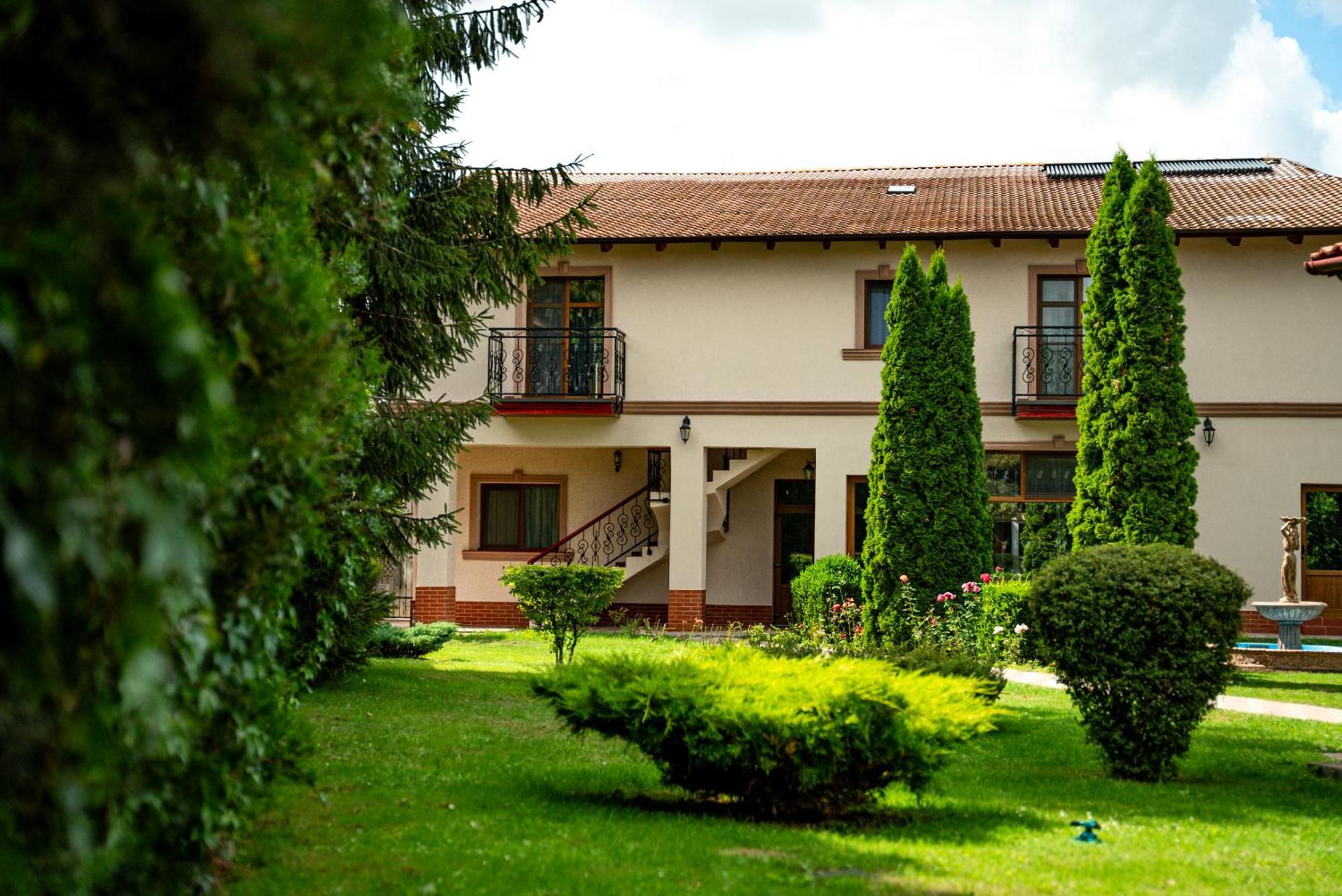 Boutique Marlen Bed & Breakfast Ghimbav ภายนอก รูปภาพ