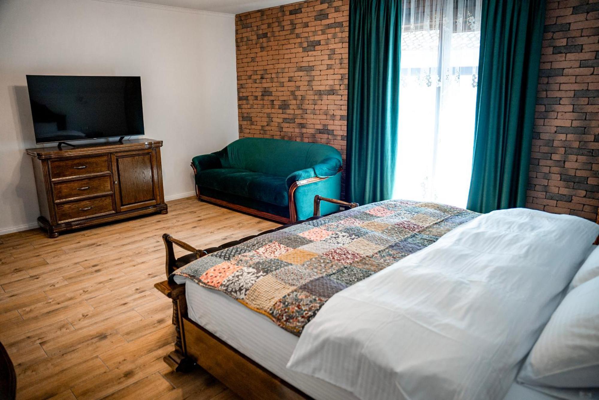 Boutique Marlen Bed & Breakfast Ghimbav ภายนอก รูปภาพ