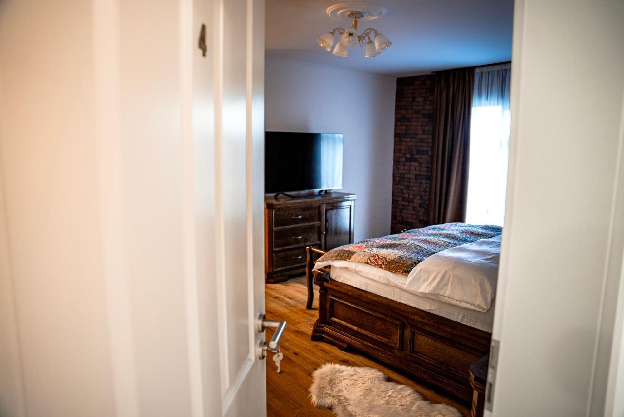 Boutique Marlen Bed & Breakfast Ghimbav ภายนอก รูปภาพ