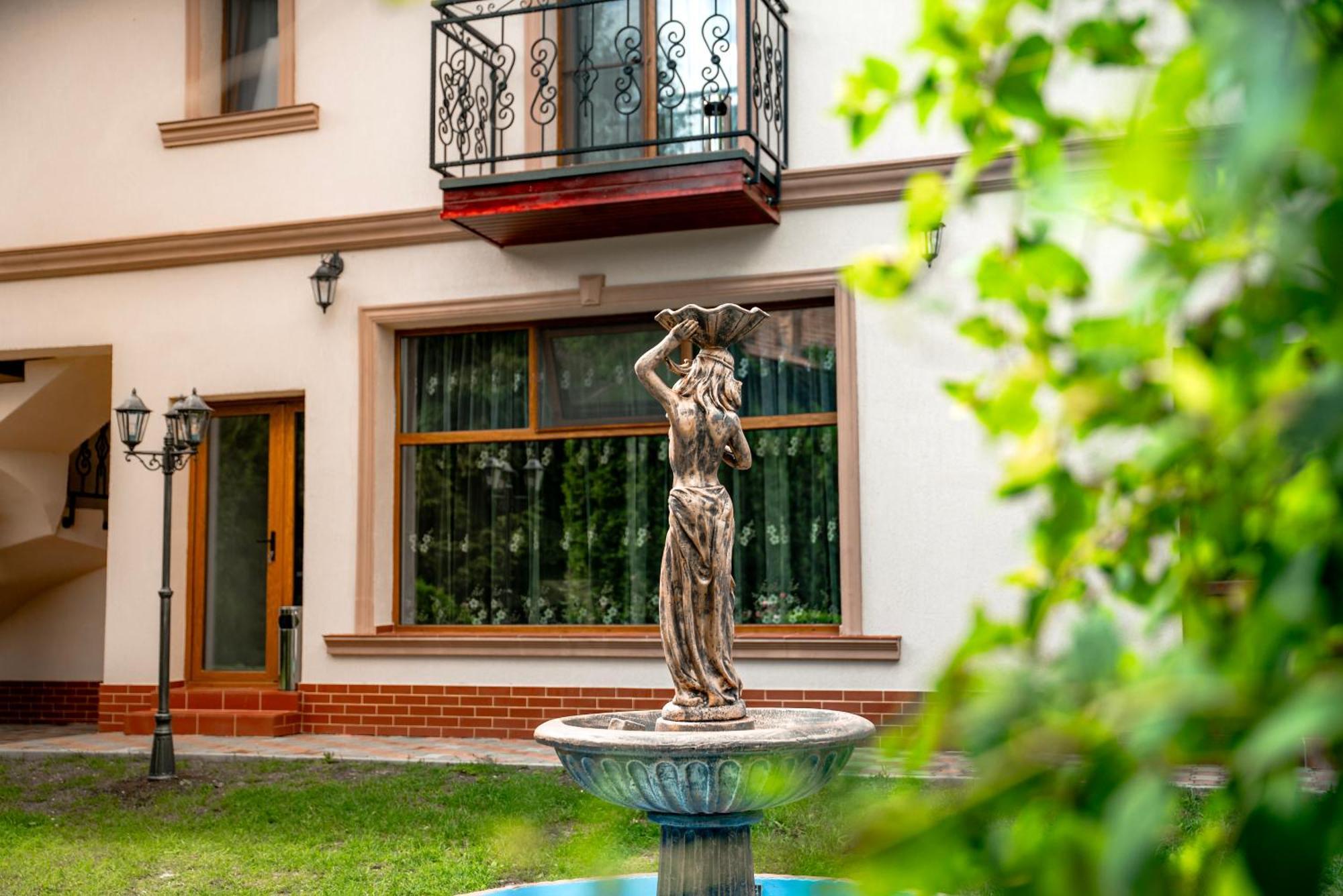 Boutique Marlen Bed & Breakfast Ghimbav ภายนอก รูปภาพ